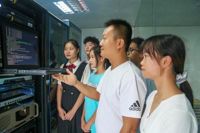 互聯(lián)網(wǎng)技術(shù)開(kāi)發(fā)專業(yè)設(shè)置 培養(yǎng)未來(lái)數(shù)字世界的構(gòu)建者